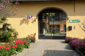 Гостиница Bed&Breakfast La Siepe  Пинероло